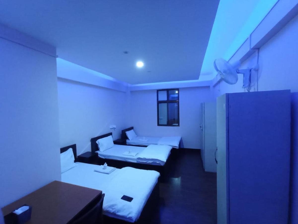 Oyo Thangal Hotel Imphal Zewnętrze zdjęcie