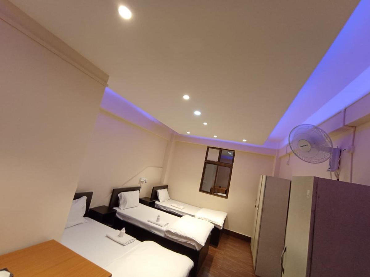Oyo Thangal Hotel Imphal Zewnętrze zdjęcie