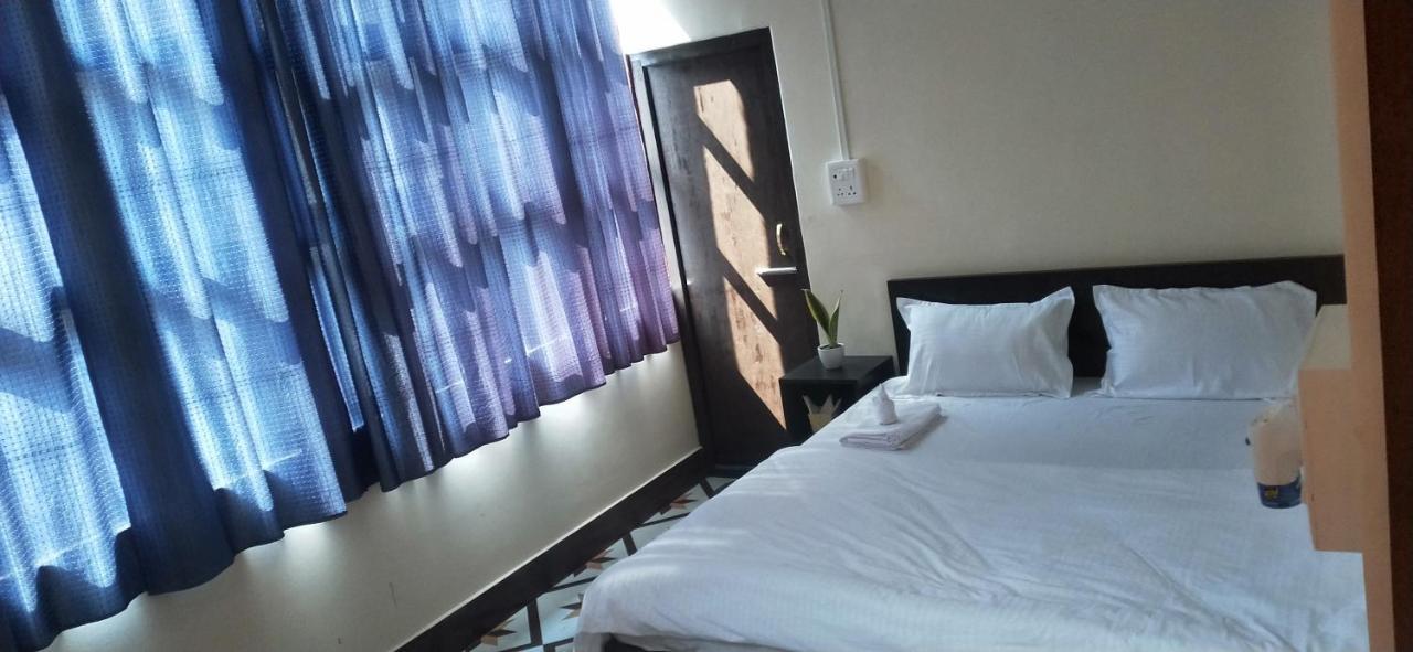Oyo Thangal Hotel Imphal Zewnętrze zdjęcie