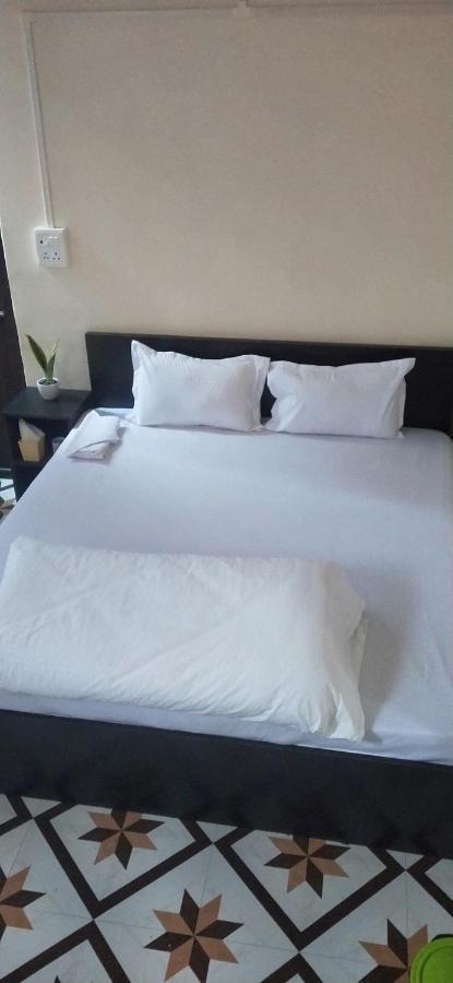 Oyo Thangal Hotel Imphal Zewnętrze zdjęcie