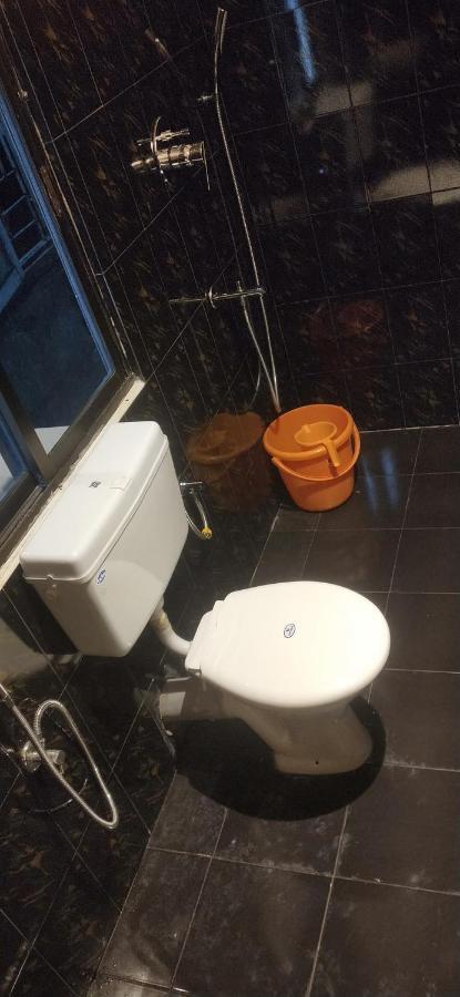 Oyo Thangal Hotel Imphal Zewnętrze zdjęcie